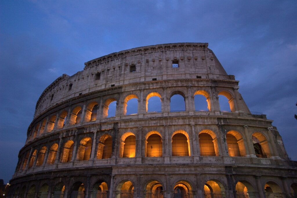 The colosseum in Rome lit up at night.