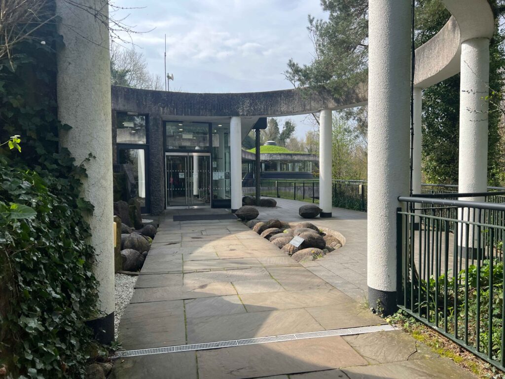 Entrance to a museum with white pillars in a circular shape.