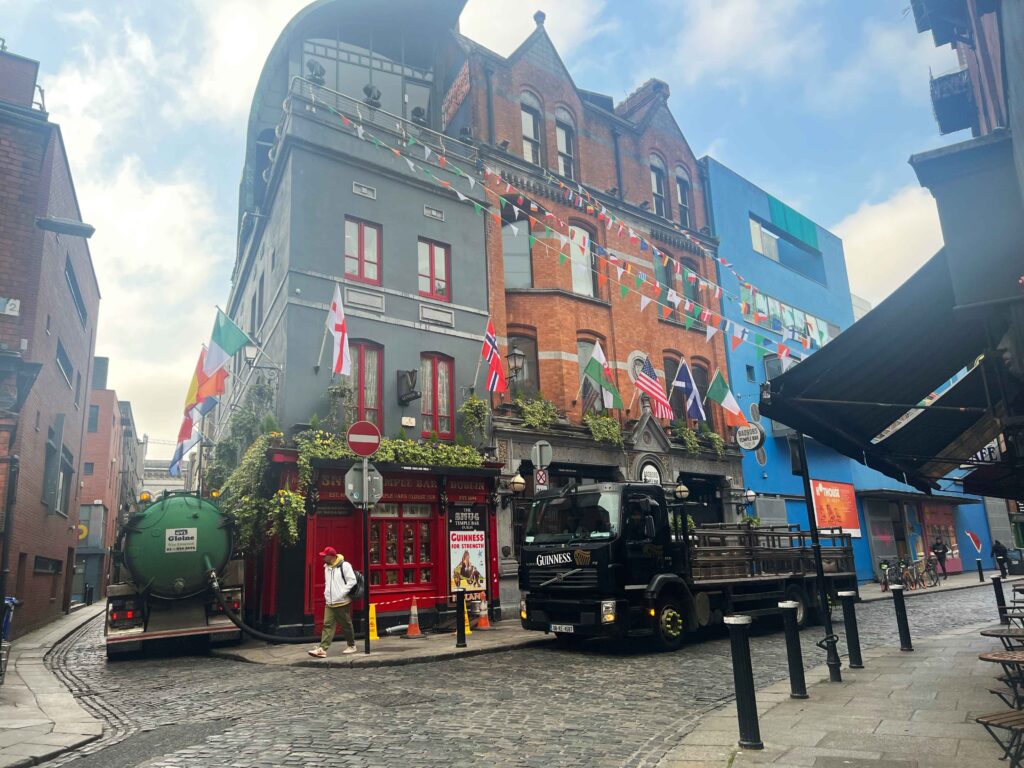 A cobbled street in Dublin with tall colorful historic bulidings.